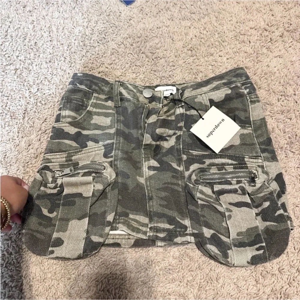 $70 NWOT superdown iskra denim mini skirt in camo, XXS - Picture 6 of 6